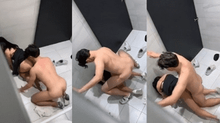 Quay lén cặp đôi chịch nhau trong WC quán Bar